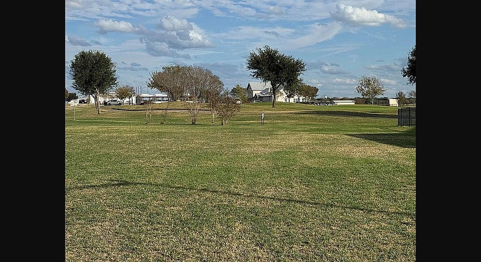 1st image of 2001 Eagle View Dr