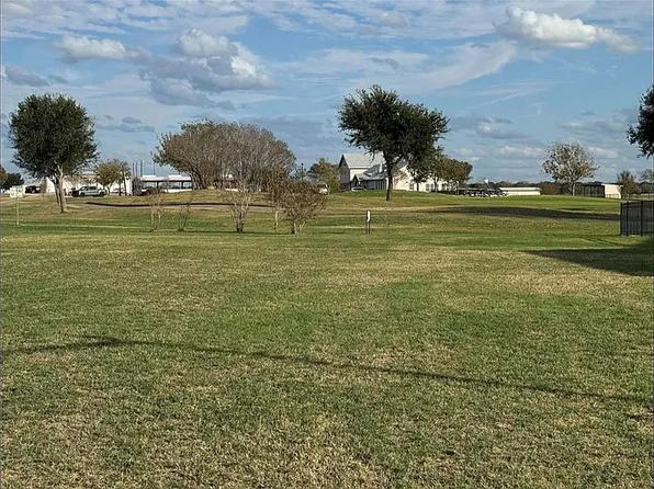 2001 Eagle View Dr, Navasota, TX 77868