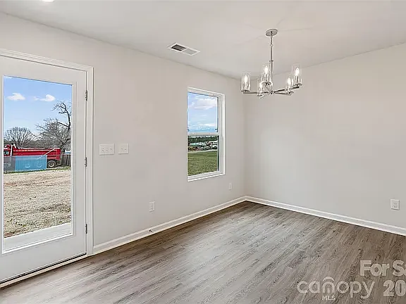 520 Bond St — Photo 5