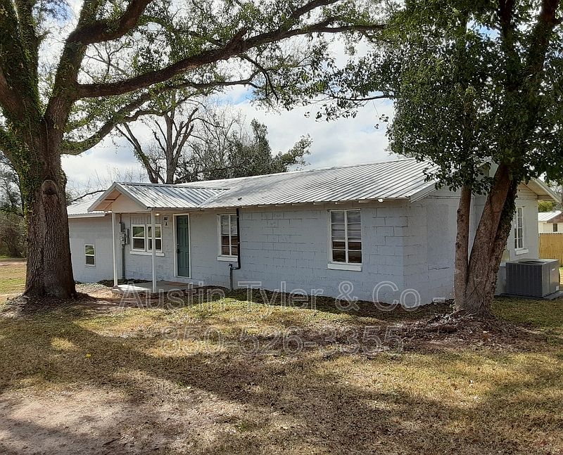 1st image of 2807A Bertram St