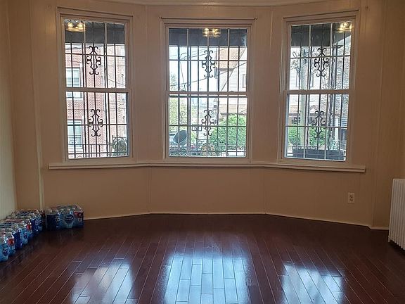 2nd image of 31 Clifton Pl #1