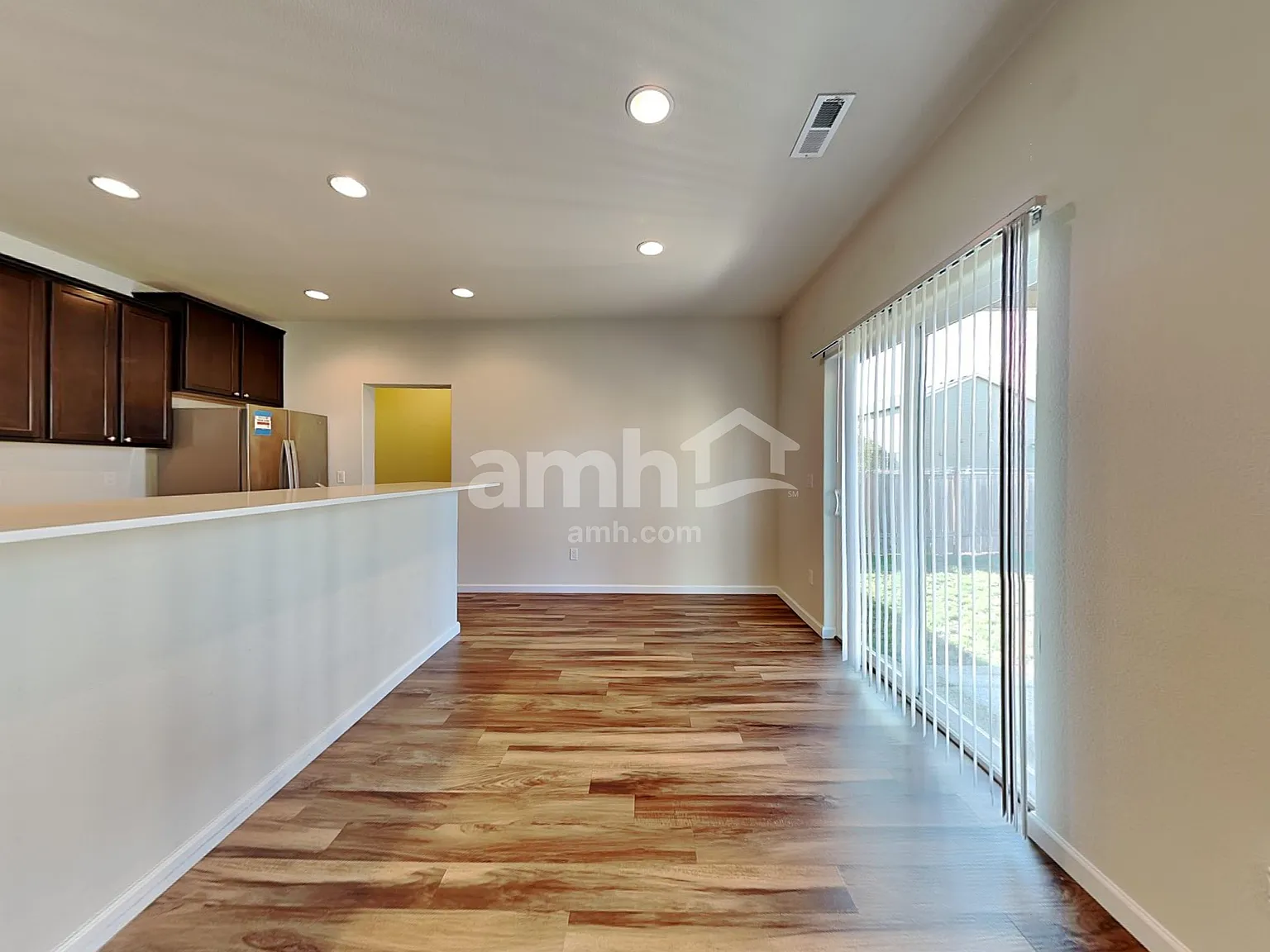 3 bed, 2.5 bath, 2159 sqft, $3,205 — Photo 4