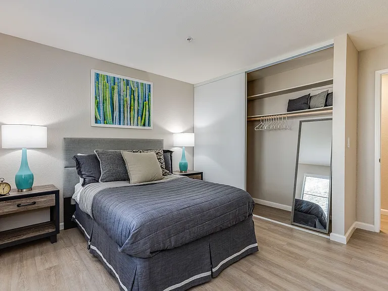 The Dutton Apartments — Photo 31