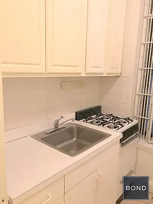 Rented by Bond New York | media 39