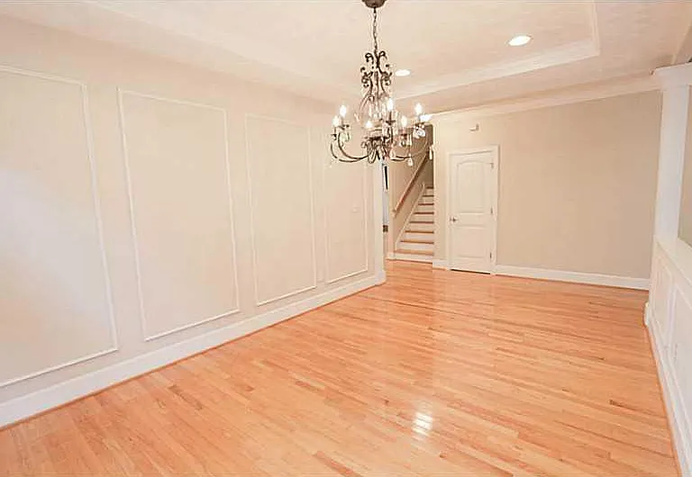 1325 Buckingham Ave — Photo 5