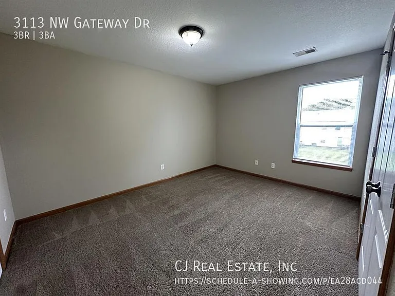 3113 NW Gateway Dr — Photo 11