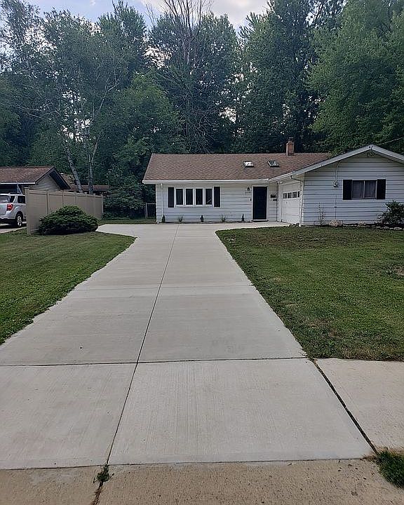 1st image of 28933 Tudor Dr