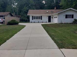 28933 Tudor Dr, North Olmsted, OH