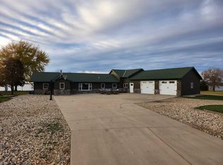 1653 Edgewater Dr, Lake Benton, MN 56149