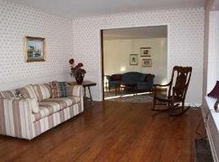 102 Millard Ave, Fox River Grove, IL 60021