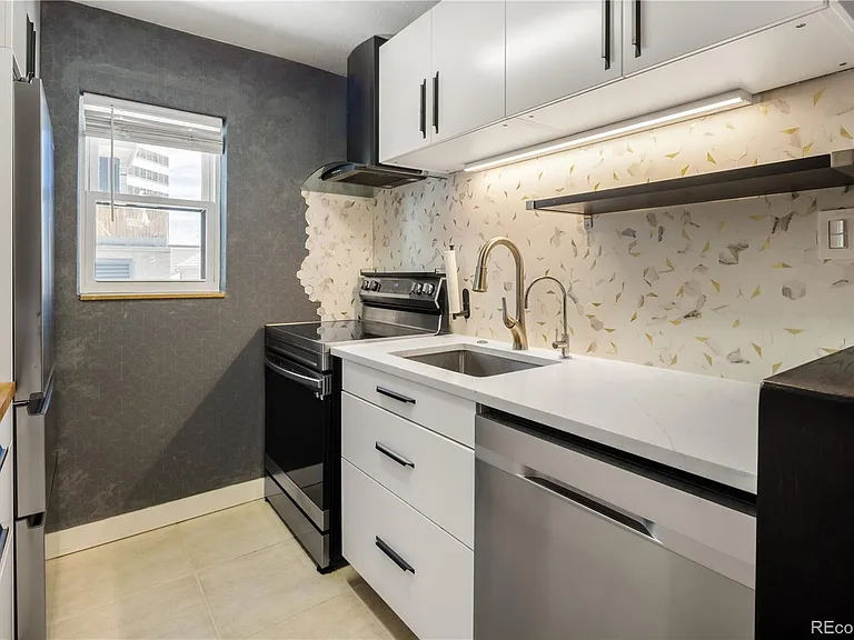 2 Adams St #207 — Photo 22