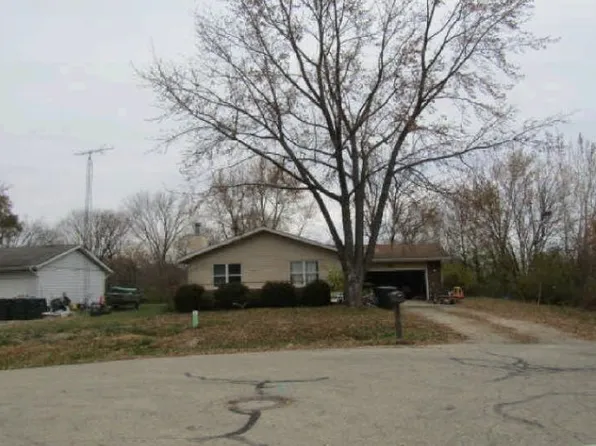 1160 E 3rd St, Coal City, IL 60416