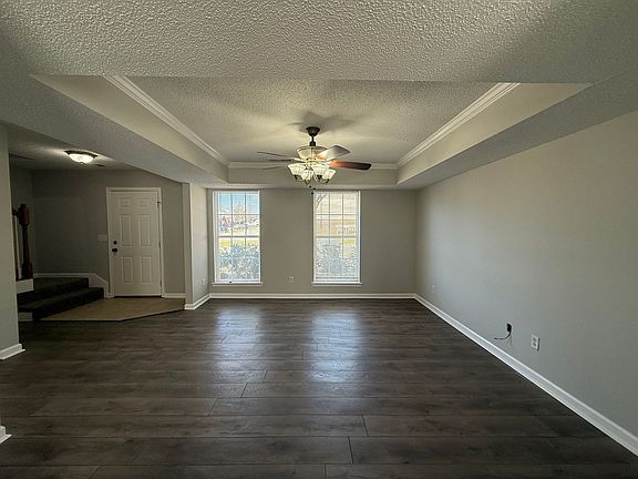3rd image of 1305 Hillsboro Ln