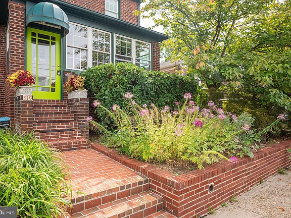 3rd image of 319 Laverne Ave