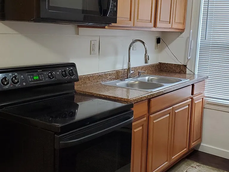 403 Locust Ave #3 — Photo 1