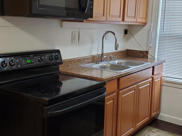 403 Locust Ave #3