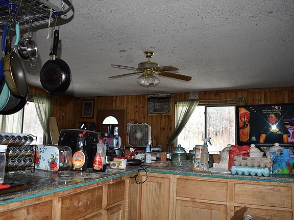 5th image of 15956 Hines Rd