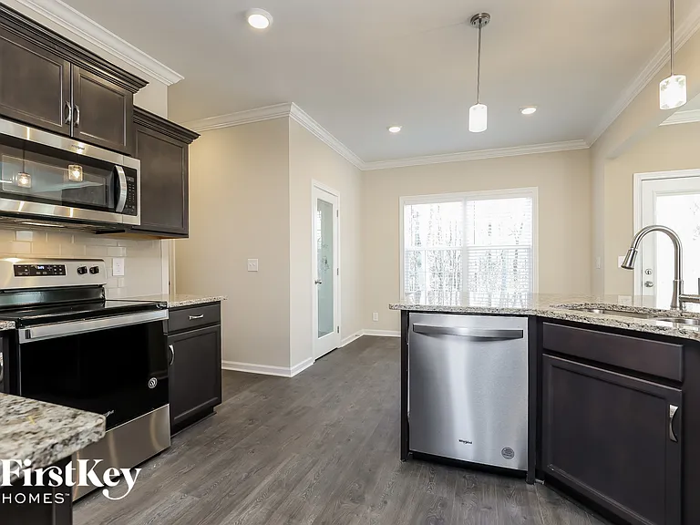 1061 Brightwood Ct — Photo 6