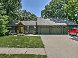 10216 Oakridge Dr, Overland Park, KS 66212