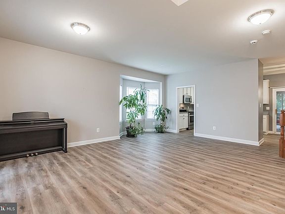 3rd image of 20868 Woodland Ct