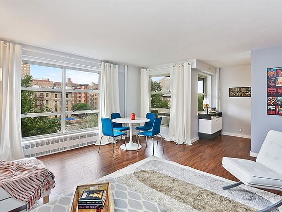 5th image of 100 La Salle St APT 6A