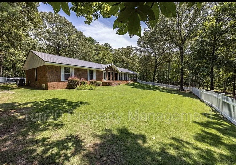 575 Holland Dr — Photo 2