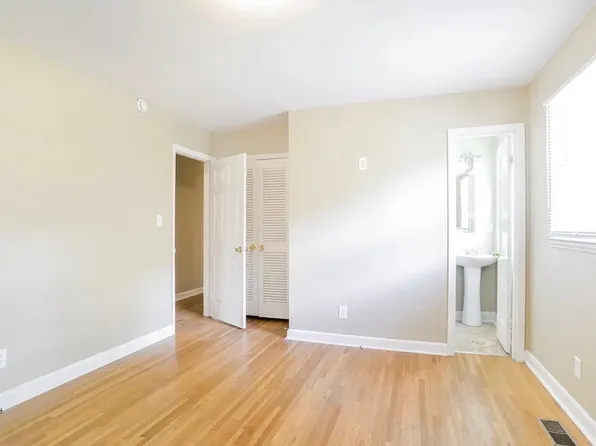 3336 Sunset Rd, Charlotte, NC 28216