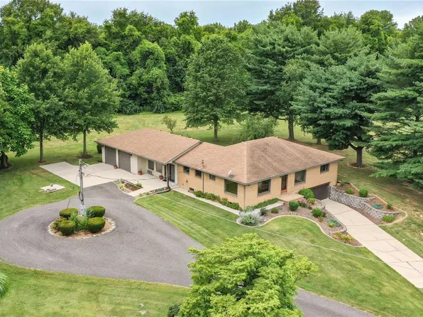 7417 Stutz Ln, Alton, IL 62002