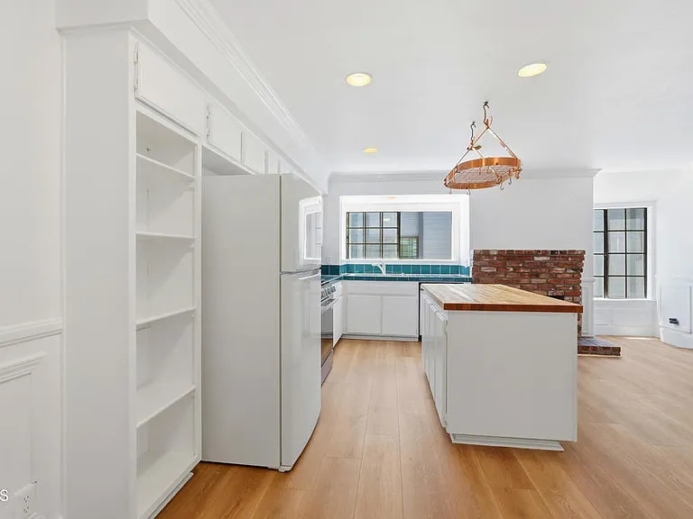 22028 Collins St #1 — Photo 19