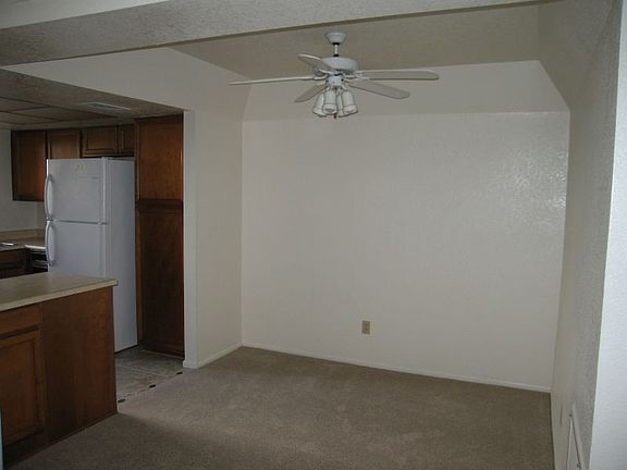 4th image of 700 E Mesquite Cir
