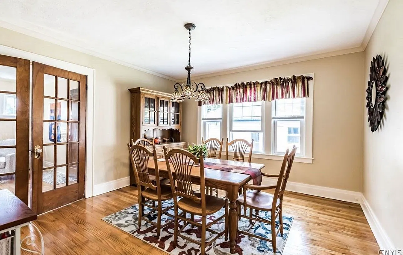 3 bed, 2764 sqft, $1,000 — Photo 2