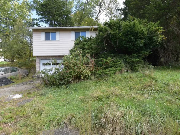1776 Nanticoke Dr, Endicott, NY 13760