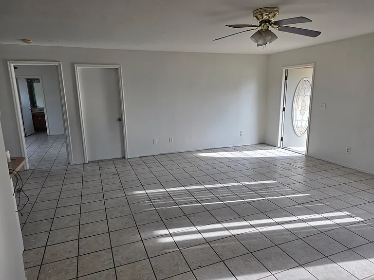 1421 SE 4th Pl — Photo 7