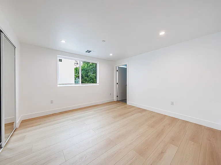 2026 Luxury 3, 4 & 5 Bed Townhomes — Photo 44