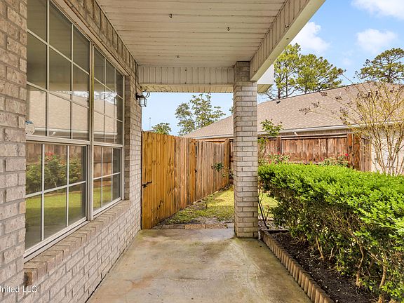4th image of 11121 Oakcrest Dr