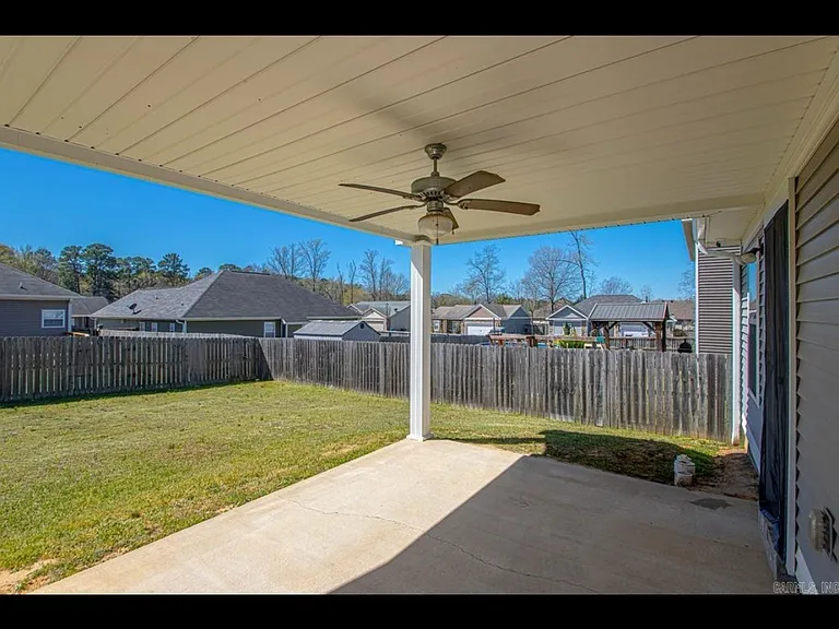 403 Carriage Dr — Photo 10