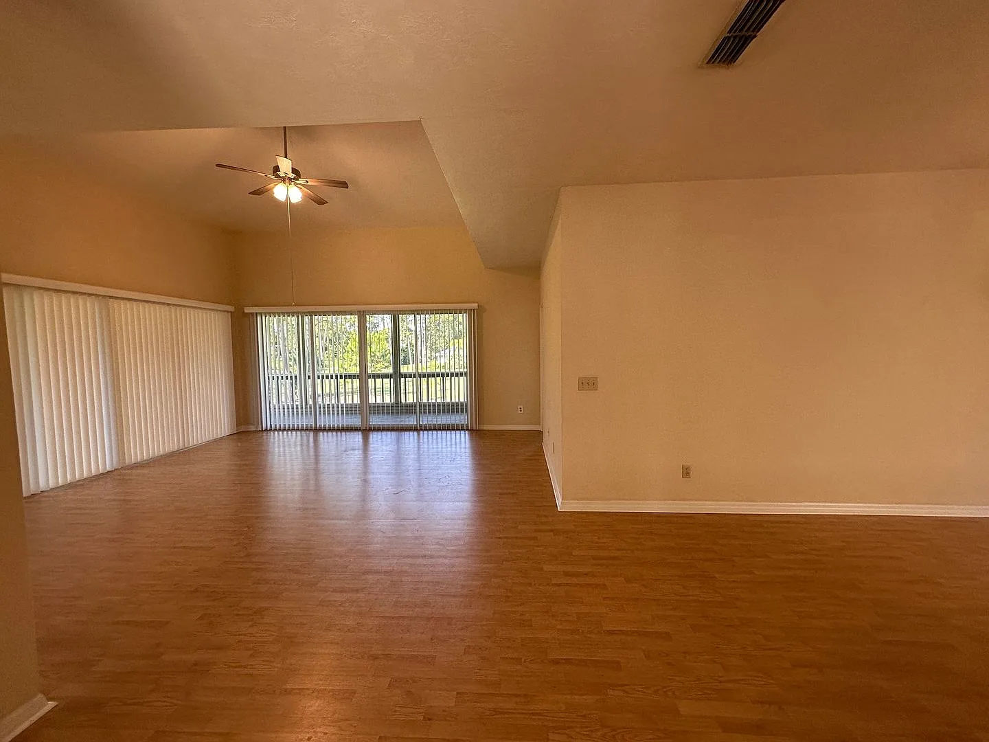 2 Bedroom 2 Bath in Plantation Bay in Ormond Beach — Photo 3