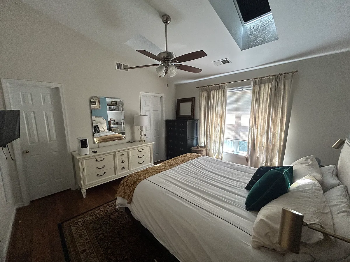 Building Photo - 992 Riverrun Dr
