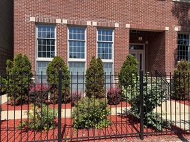 1652 W Augusta Blvd, Chicago, IL