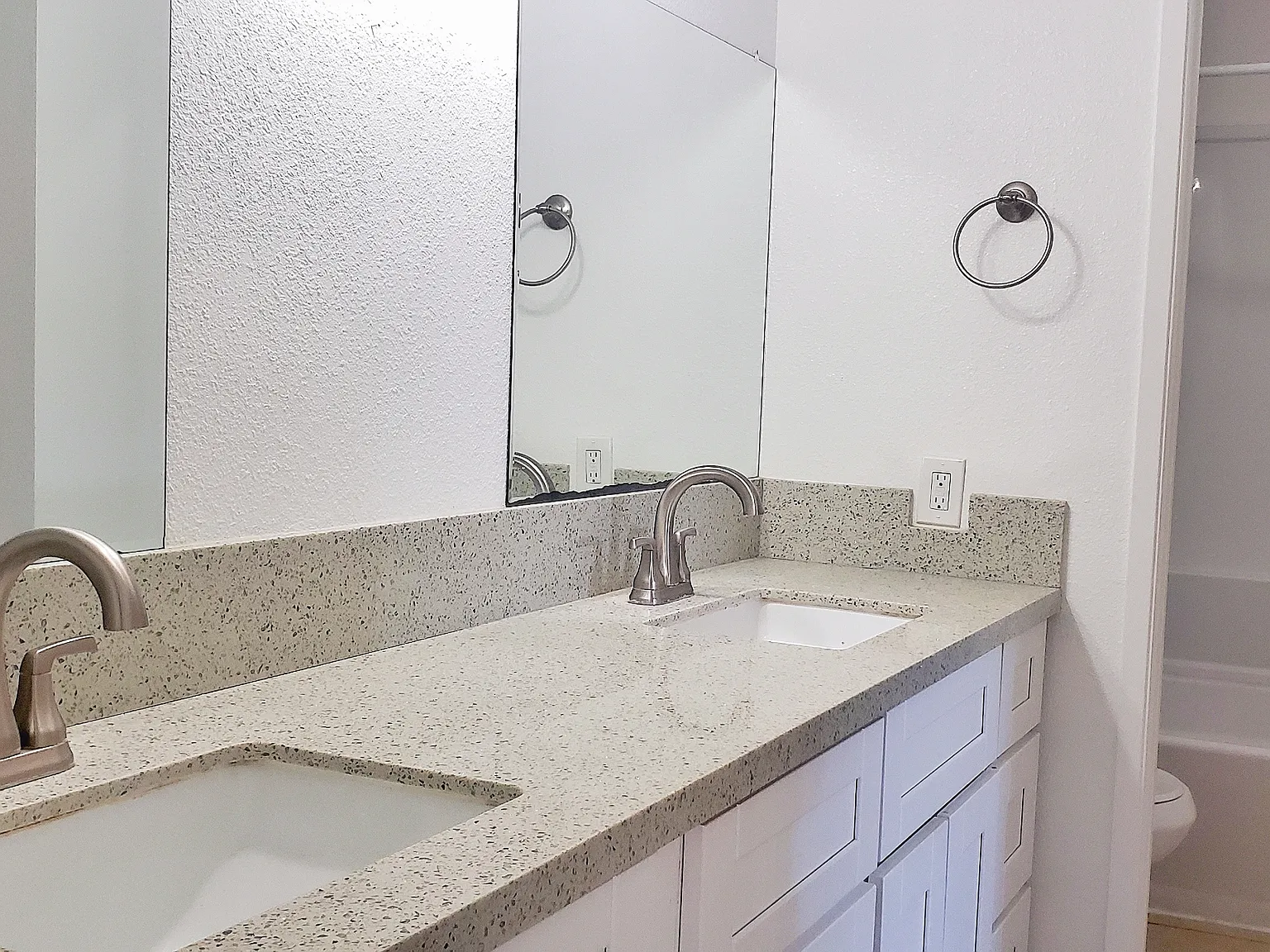 3 bed, 1.5 bath, 1264 sqft, $3,500 — Photo 3