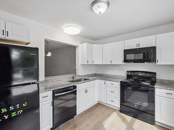 2nd image of 336 Kilarney Dr