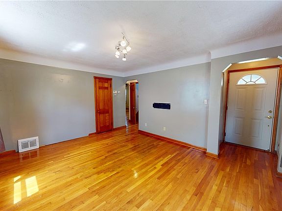 3rd image of 4852 E 86th St