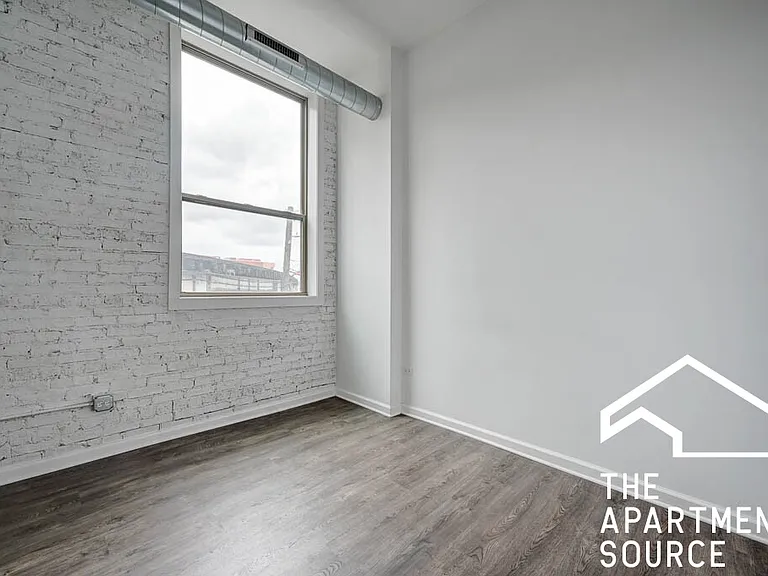 930 W Dakin St #2 — Photo 7