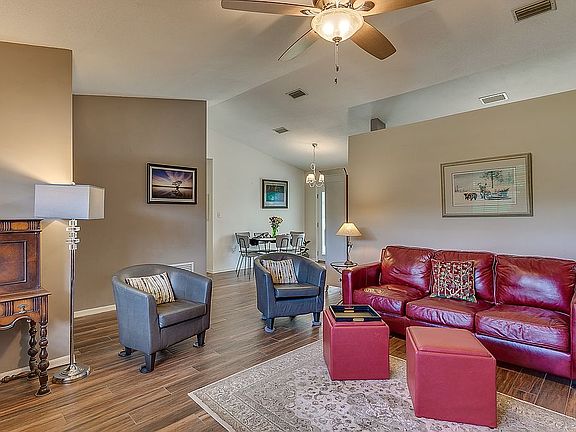 5th image of 1030 Meadows Dr