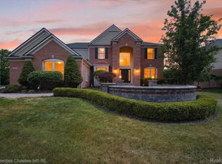 45094 Oak Forest Dr, Northville, MI 48168