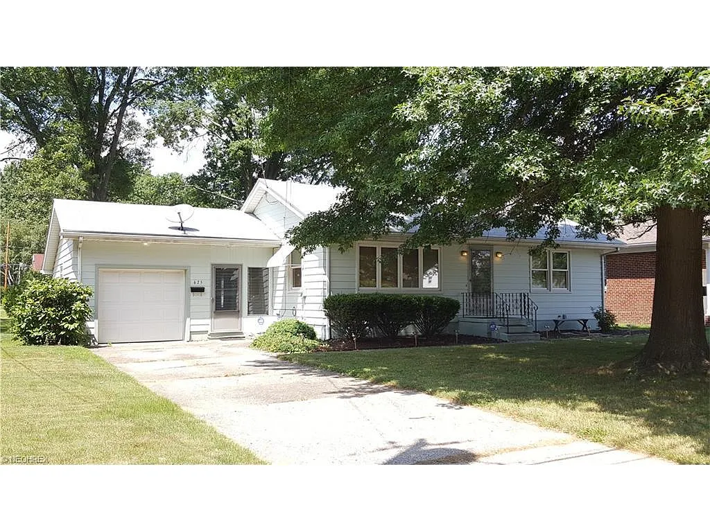 675 E Park Ave photo 1