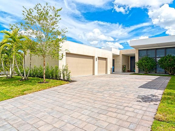 4th image of 16592 S Botaniko Dr S