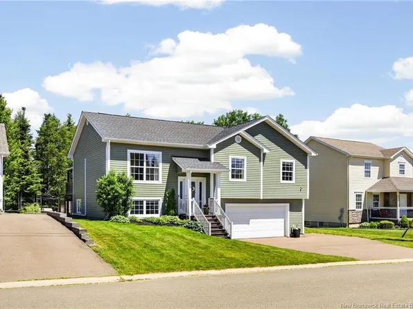 22 Melinda St, Dieppe, NB E1A 0W8