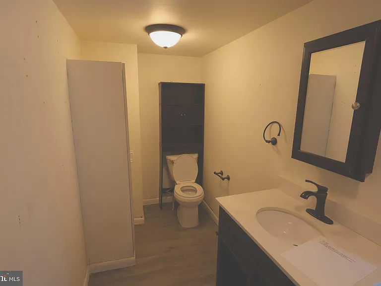 323 W North St — Photo 14