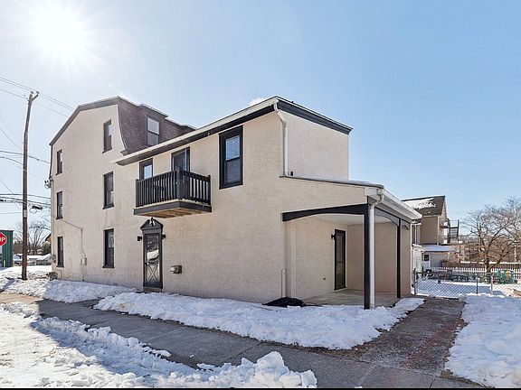 4th image of 215 Bridge St APT 1